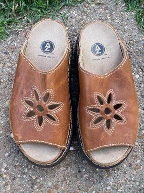 Vintage 90s/ Y2K Flower Cut Out Chunky Slide Sandals